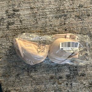 Victoria’s Secret bra - 34C - in packaging